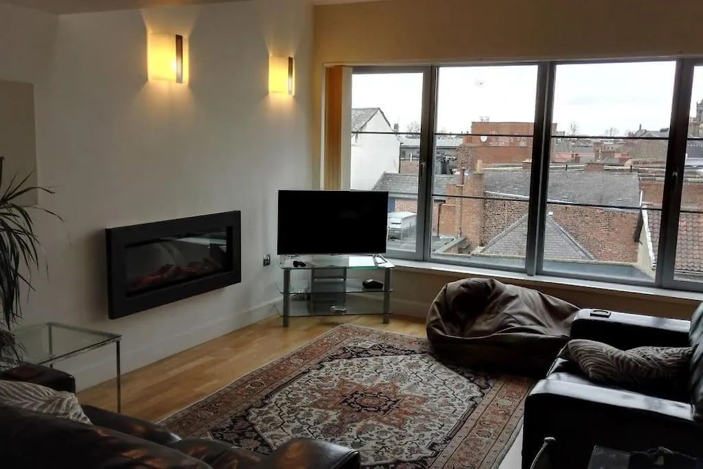 Spacious Loft Apartment York City Centre 0*,